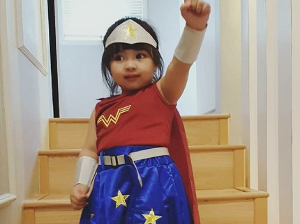 Tingkah Menggemaskan Aquilla, si Pipi Chubby Anak Eza 'Yayang'