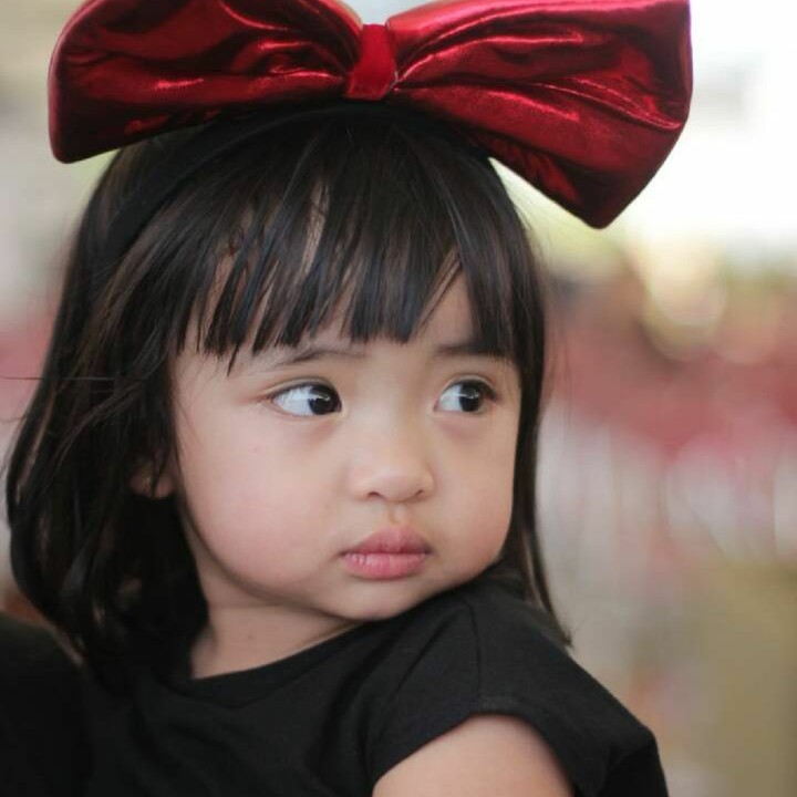 <p>Lagi lihat apa sih, Nak? (Foto: Instagram/kettykatalya)</p>