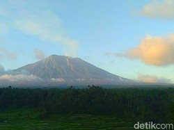 WN AS Jatuh Saat Mendaki Gunung Agung Bali, Alami Patah Kaki
