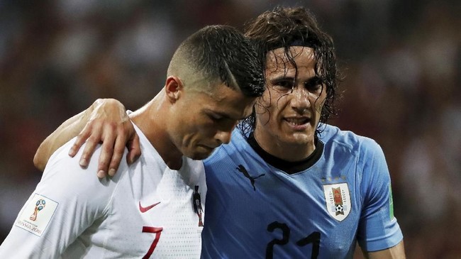 Striker PSG, Edinson Cavani, digadang-gadang bisa menjadi pengganti Cristiano Ronaldo yang hengkang dari Real Madrid ke PSG.