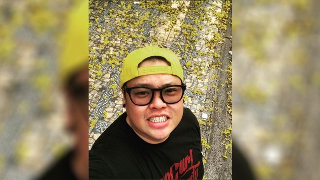 Artis Reza Bukan ditangkap karena kepemilikan dan penggunaan narkoba jenis sabu. Polisi menemukan 3 paket sabu di kediaman pria yang sering jadi presenter itu.