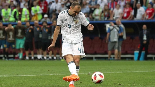 Tuan rumah Rusia sukses menahan imbang Spanyol di waktu normal dan pertambahan waktu, dan kemudian menang adu penalti 4-3.