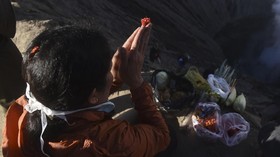 FOTO : Yadnya Kasada, Cara Suku Tengger Mensyukuri Semesta