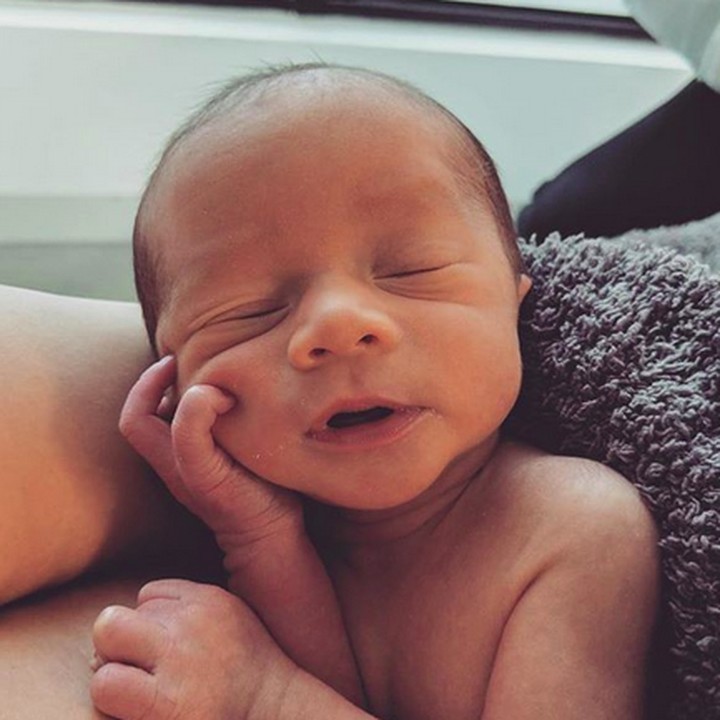 <p>Ini dia si kecil Miles Theodore Stephens. Miles adalah anak kedua sekaligus putra pertama John Legend dan Chrissy Teigen. Ini foto saat Miles baru lahir, Bun. (Foto: Instagram/ @chrissyteigen)  </p>