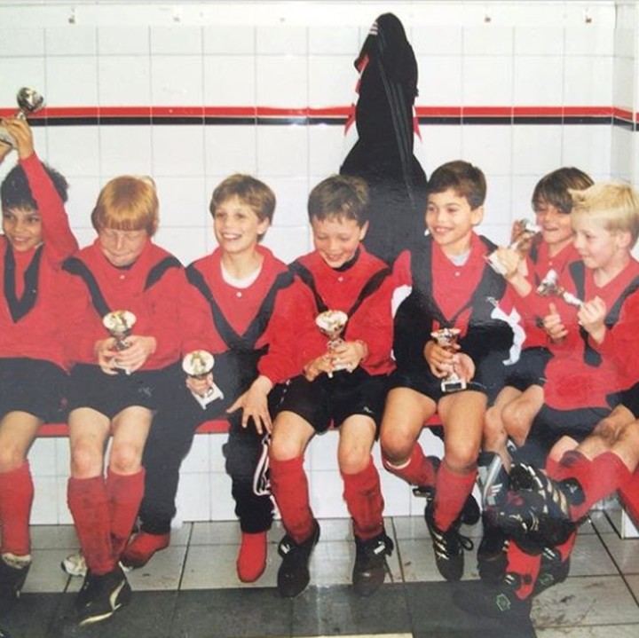 <p>Daley Blind adalah salah satu punggawa di Tim Oranye, Belanda. Daley mengikuti jejak sang ayah, Danny Blind, yang memperkuat Timnas Belanda di Piala Dunia 1990 dan 1994. Ayah ataupun bunda memang bisa jadi inspirasi buat anaknya. Karena itu yuk menjadi sosok yang layak jadi inspirasi anak dengan mengedepankan semua hal positif yang kita punya. (Foto: Instagram @blinddaley)</p>