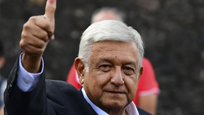 Presiden Meksiko Andres Manuel Lopez Obrador menjalani kateterisasi jantung di rumah sakit pada Jumat (21/1).
