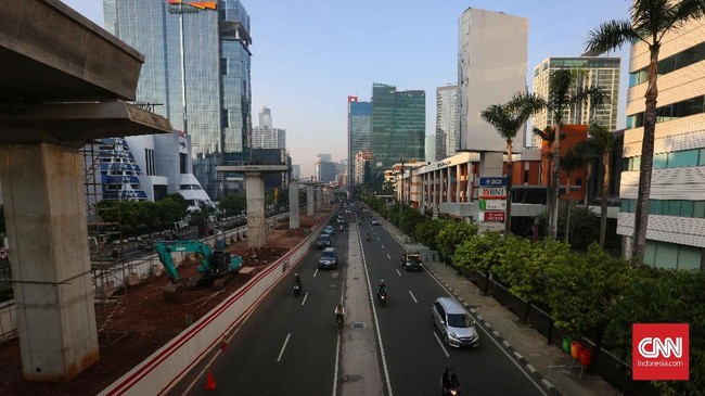 Gubernur Anies Baswedan dan Wakil Gubernur Sandiaga Uno seharusnya membuat rencana jangka panjang supaya polusi udara Jakarta terus menurun.
