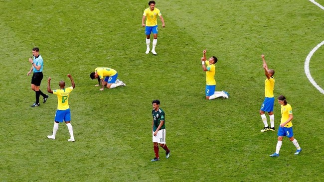 FOTO: Brasil Main Indah Saat Kalahkan Meksiko