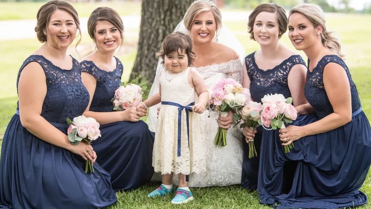 Ada cerita yang mengharukan sebelum bocah ini menjadi bridesmaid di sebuah pernikahan.