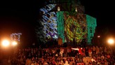 FOTO: Perayaan Seni Cahaya Kota Romawi di Hungaria Hungaria menyelenggarakan Zsolnay Light Festival yang memadukan seni pencahayaan di lokasi-lokasi bersejarah di kota warisan bangsa Romawi, Pecs.