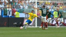 VIDEO: Ochoa Bikin Brasil Frustrasi di Babak Pertama