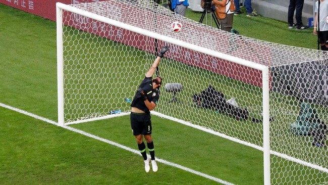 Direktur Olahraga AS Roma Ramon Rodriguez Verdejo mengungkapkan pembelaan terkait keputusan menjual timnas Brasil Alisson Becker ke Liverpool.