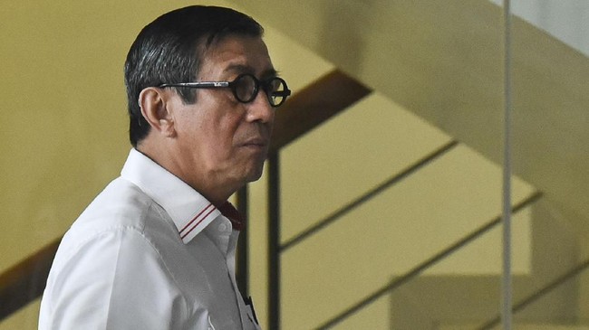 Tifatul Sembiring meminta Menteri Hukum dan HAM Yasonna Laoly untuk bertanggungjawab dalam membereskan masalah Kalapas Sukamiskin yang terjerat OTT KPK.