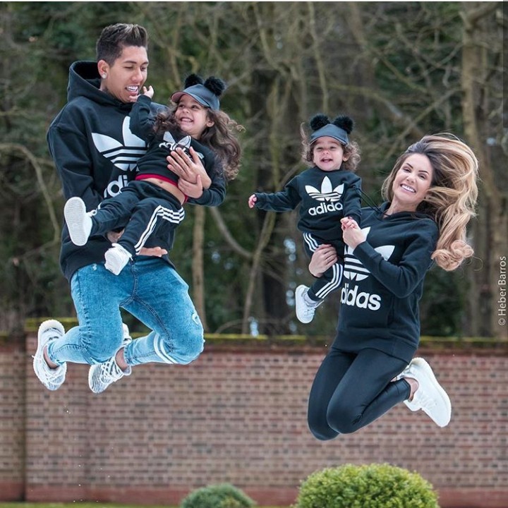 <p>Hopla! Melompat bersama... (Foto: Heber Barros via Instagram @roberto_firmino)</p>