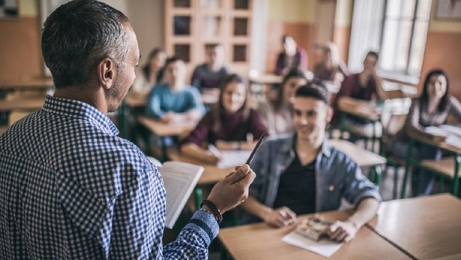Penting memilih jurusan kuliah dengan tepat. Tak hanya sebagai prospek karier, tapi berpengaruh pada keseriusan mahasiswa menjalani segala tugas kuliah.