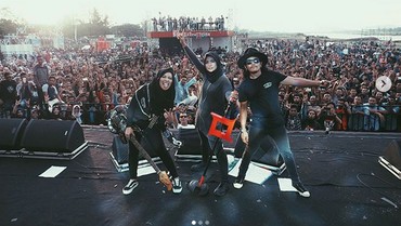 img-title Tantri KOTAK Kaget Respons Positif Mengalir untuk Lagu HOAX