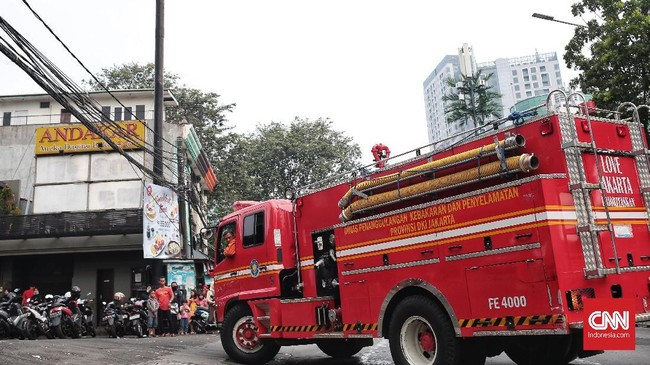 PT Jasa Marga (Persero) menegaskan seharusnya kendaraan yang memiliki tugas penting diperbolehkan lewat tanpa harus membayar di gerbang tol.