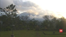 VIDEO: Gunung Agung Erupsi, Ribuan Warga Mengungsi
