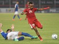 Hujan Batu di Liga 1, Boleh Coba Hujan Emas di Negeri Orang