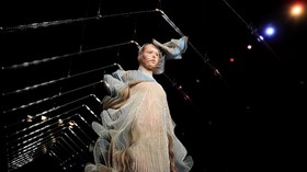FOTO: 'Biologi' dalam Koleksi Busana Couture Iris Van Herpen