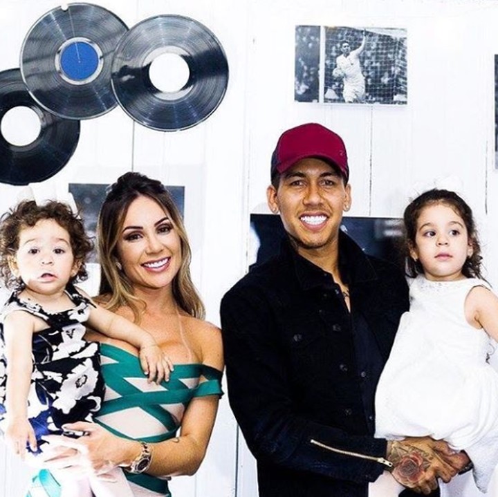 <p>Personel lengkap keluarga Firmino. (Foto: Instagram @larissa_peereira)</p>