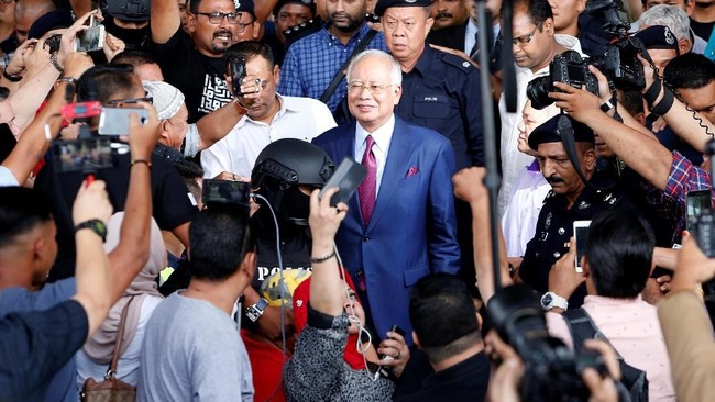 Sejumlah wartawan menderita luka-luka saat meliput sidang korupsi eks-PM Najib Razak di Kuala Lumpur, Malaysia.