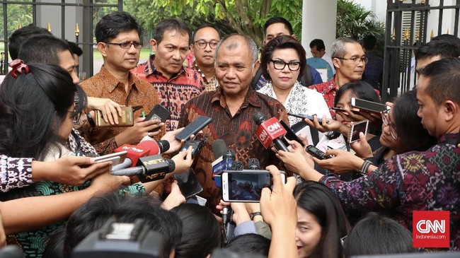 Bupati Pakpak Bharat Remigo Yolanda Berutu disebut menggunakan uang suap proyek dari pihak swasta untuk kepentingan pengamanan kasus istrinya.