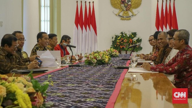 Presiden Jokowi setelah menerima lima pimpinan KPK memutuskan agar pemerintah membahas lebih lanjut soal RKUHP yang dinilai bisa memangkas kewenangan KPK.