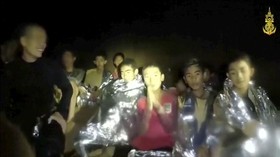 Pelatih Tim Sepakbola yang Terjebak di Gua Minta Maaf