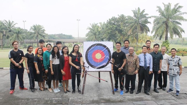 President Archery Club yang didirikan oleh President University menargetkan dapat mencetak prestasi para mahasiswa di bidang olah raga tersebut.