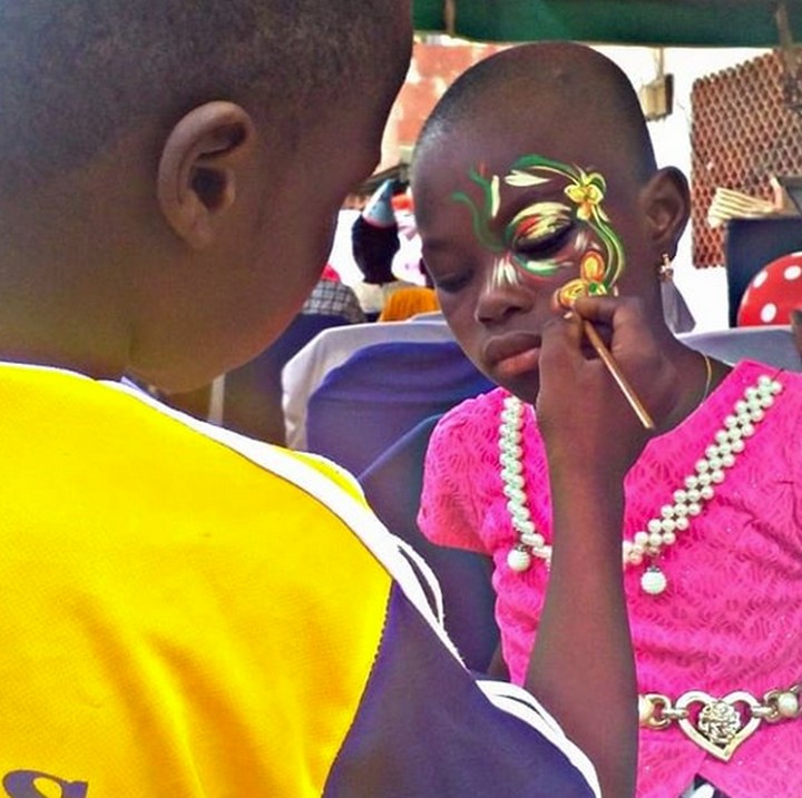 <p>Kareem juga bisa membuat facepainting. Ada yang mau wajahnya dilukis oleh Kareem? He-he-he. (Foto: Instagram/ @waspa_art)  </p>