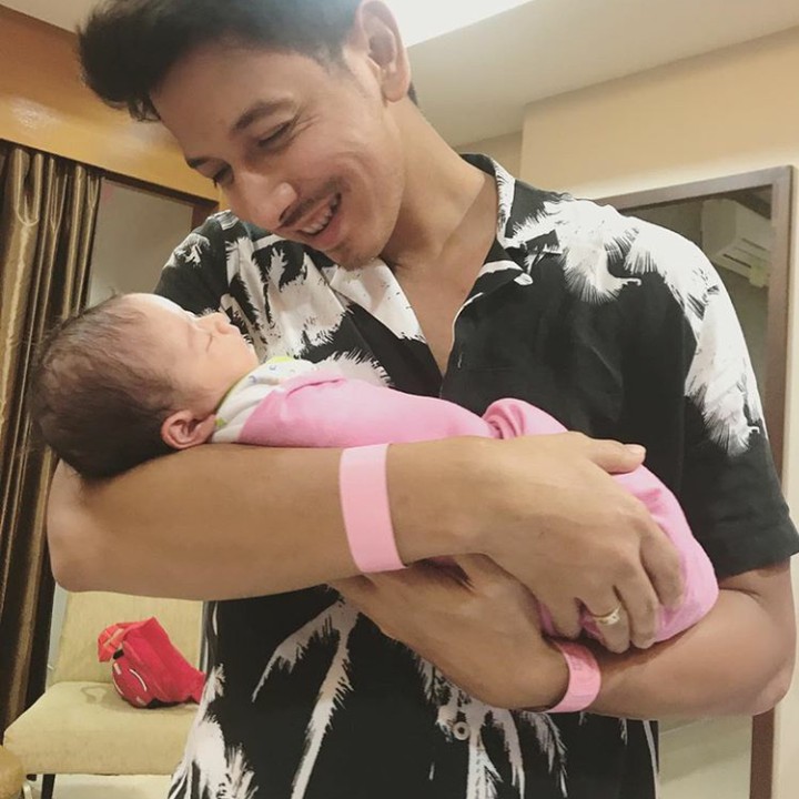 <p>Bersama sang ayah, Sonny Septian. Kata orang, ayah adalah cinta pertama anak perempuannya. (Foto: Instagram @queeneijazslofareal)</p>