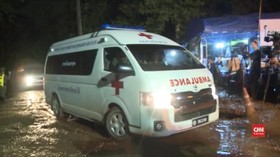 VIDEO: Gua Tergenang Air, Tim Penyelamat 12 Remaja  Kesulitan
