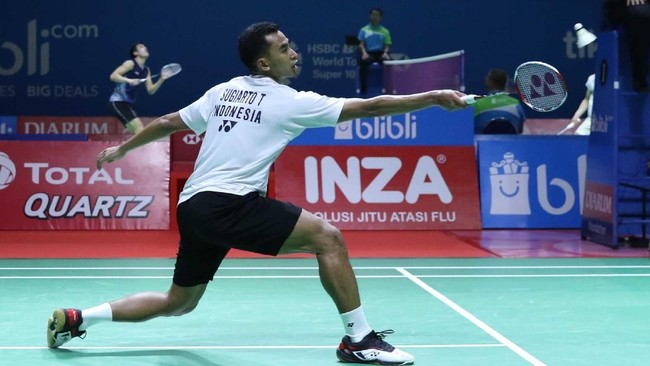 Tommy Sugiarto berhasil menaklukkan Jonatan Christie untuk meraih tiket menuju babak final Korea Terbuka.
