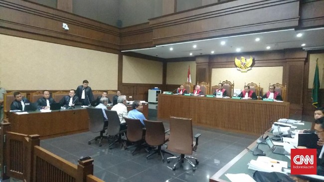 Jaksa KPK menghadirkan lima saksi dalam sidang lanjutan korupsi BLBI, dua diantaranya dua mantan Menko Ekuin, Kwik Kian Gie dan Rizal Ramli.