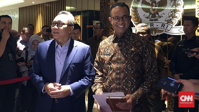 Zulhas tidak menjawab secara gamblang soal kemungkinan PAN mengusung Anies Baswedan di Pilkada DKI Jakarta 2024.