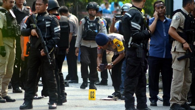 Meski tak dijamin BPJS Kesehatan, pelayanan kesehatan korban penganiayaan, kekerasan seksual, dan terorisme tetap diurus negara melalui program berbeda.