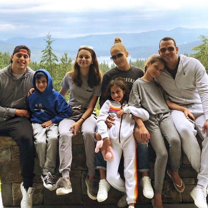 <p>Seru banget ya yang sedang family trip. (Foto: Instagram @jlo)</p>
