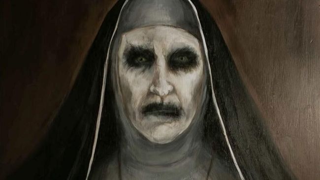 Netizen punya penilaian sendiri terhadap film 'The Nun' dan si setan Valak, mulai dari dianggap 'tenun' hingga mengulasnya secara serius.