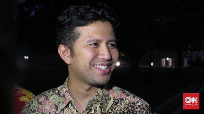 Wakil Gubernur Jawa Timur Emil Dardak membantah hubungannya kurang baik dengan kepala daerah asal PDIP seperti yang diucapkan Hasto Kristiyanto.