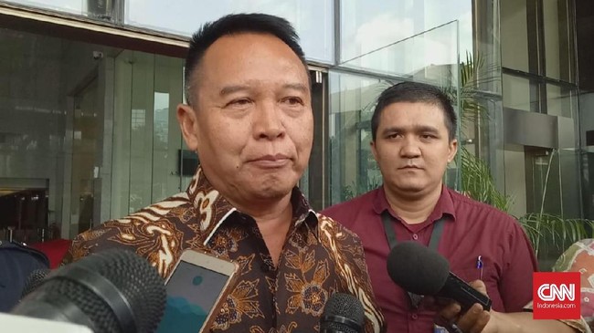 Anggota Komisi I Fraksi PDIP TB Hasanuddin menilai penyebutan kembalinya dwifungsi ABRI tidak relevan jika dikaitkan dengan perwira TNI menempati jabatan sipil.