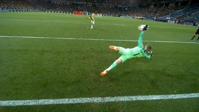 VIDEO: Aksi Kiper Gagalkan Tendangan Adu Penalti di 16 Besar