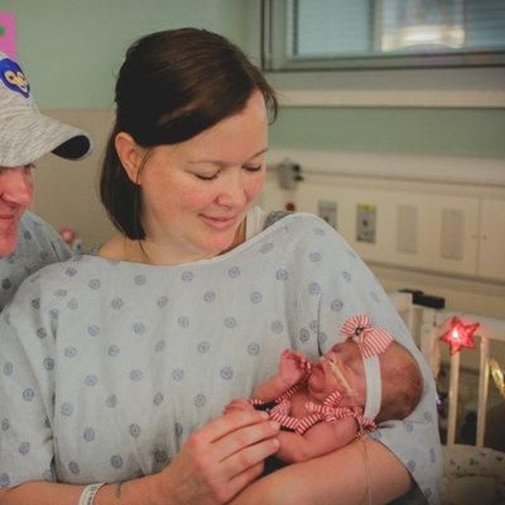 <p>Semua bayi di NICU didandani dengan kostum bernuansa bendera AS yakni merah, biru dan putih. (Foto: Advocate Childrens Hospital)</p>