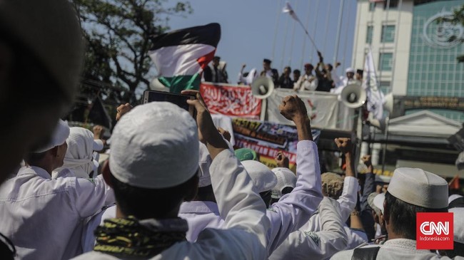 Gerindra menyatakan tak ada hubungan dengan Reuni Aksi 212. Partai menyebut isu pemberian uang kepada peserta Reuni Aksi 212 sebagai fitnah.