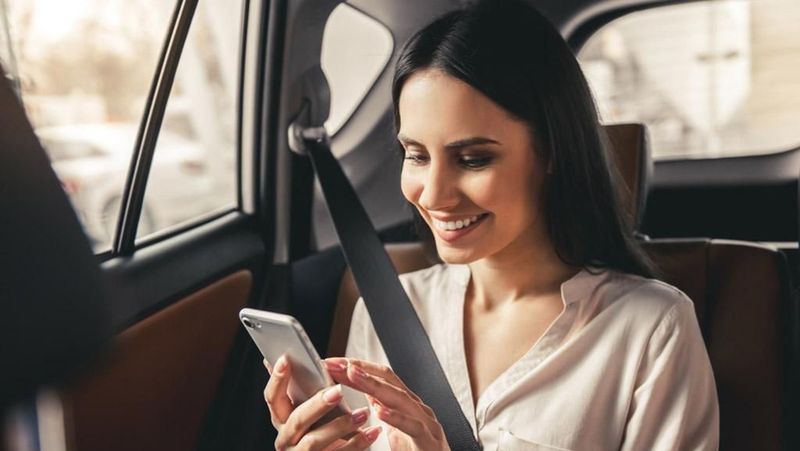 Smartphone dan internet adalah dua hal yang tidak bisa dipisahkan.