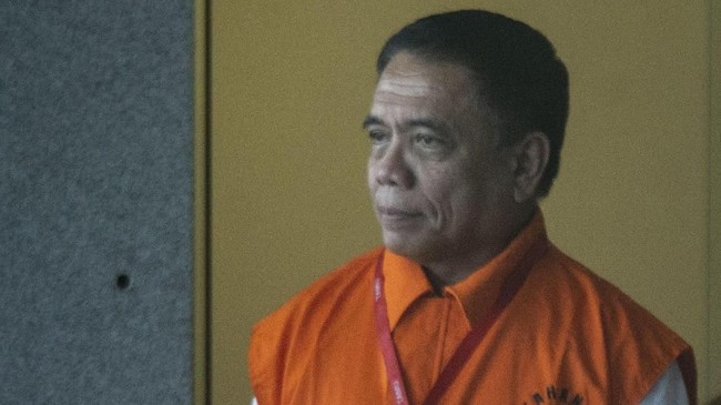 Dalam dakwaan jaksa menyatakan kode Bupati Bener Meriah soal commitment fee untuk Gubernur Aceh Irwandi Yusuf dengan kode 'zakat fitrah' dan 'ember'.