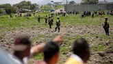 FOTO: Ledakan Pabrik Kembang Api di Meksiko Serangkaian ledakan di pabrik kembang api di Meksiko menewaskan 24 orang dan melukai 49 lainnya, Kamis (5/7).
