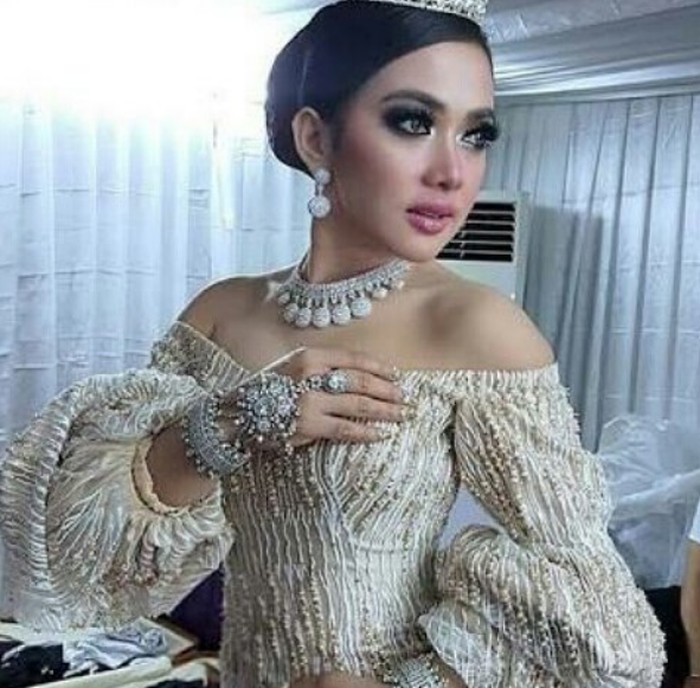 Transformasi syahrini dulu hingga
Sekarang Transformasi syahrini dulu hingga
Sekarang