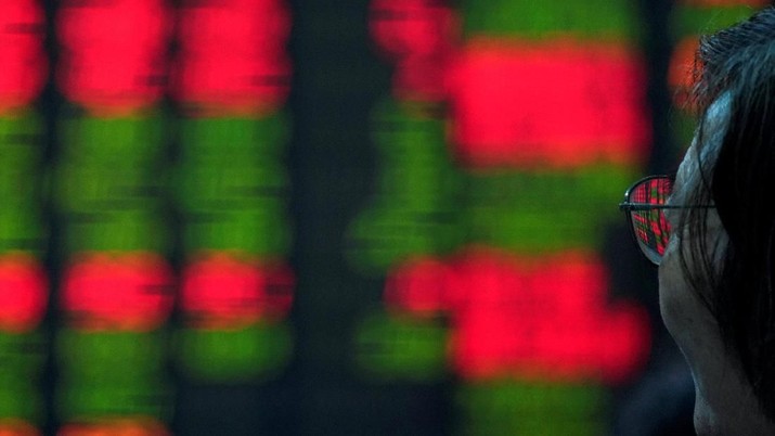 An investor looks at an electronic board showing stock information at a brokerage house in Shanghai, China July 6, 2018. REUTERS/Aly Song