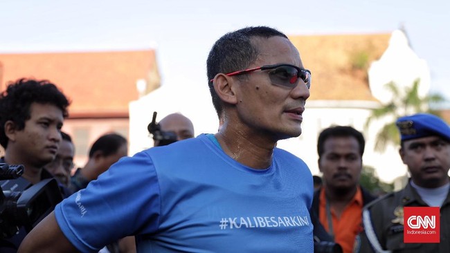 Wagub DKI Sandiaga Uno enggan bicara soal isu pembebasan bersyarat Ahok. Namun, dia menyebut eks Gubernur DKI itu cocok jadi Ketua TGUPP bidang perekonomian.